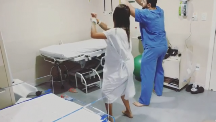 Dansen om bevallingspijn te verminderen