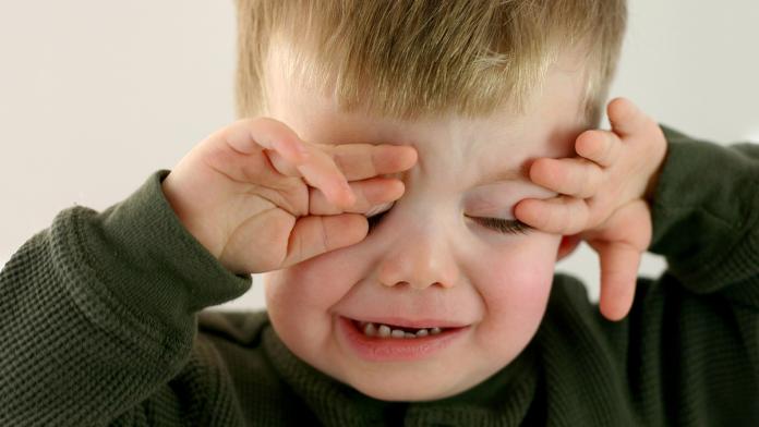 Waarom zijn kinderen vervelender bij hun moeder?