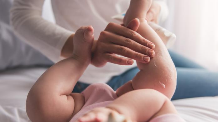 6 Produits Naturels A Mettre Absolument Dans La Trousse De Toilette De Bebe Femmes D Aujourd Hui Mamans