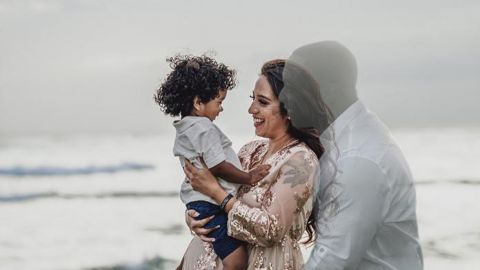 Une future maman intègre son défunt mari dans son shooting de grossesse
