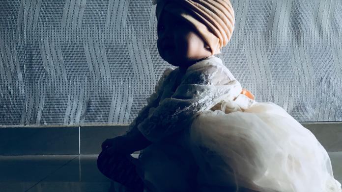 Le mini-turban, l'accessoire mode tendance pour bébé