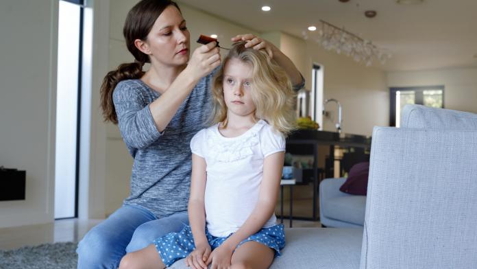 Mon Enfant A Attrape Des Poux Que Faire Femmes D Aujourd Hui Mamans