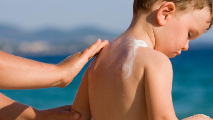 La meilleure crème solaire pour enfants, selon Test Achats
