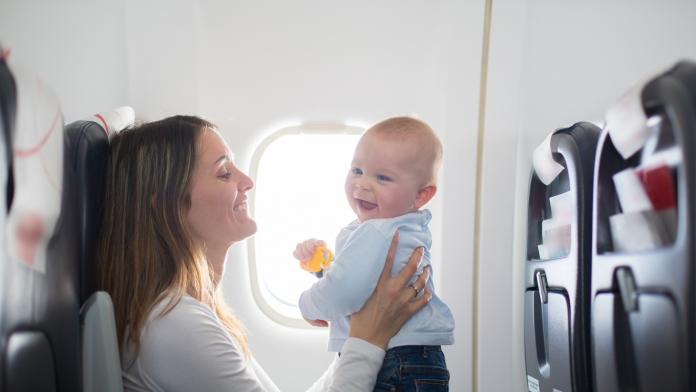 L Adorable Idee D Une Maman Pour Faire Accepter Les Pleurs De Son Bebe En Avion Femmes D Aujourd Hui Mamans