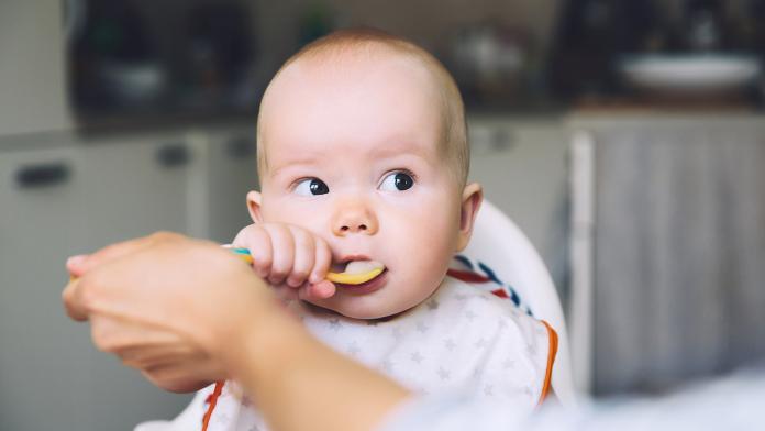 La Nourriture Pour Bebe Contient Trop De Sucres L Oms Alerte Femmes D Aujourd Hui Mamans