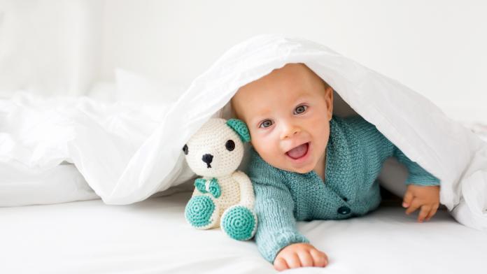 12 Modeles De Layettes En Tricot A Realiser En Attendant Bebe Femmes D Aujourd Hui Mamans