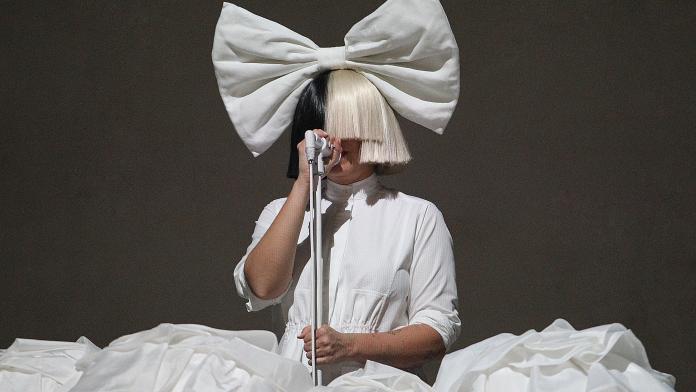 La chanteuse Sia est devenue maman grâce à l'adoption