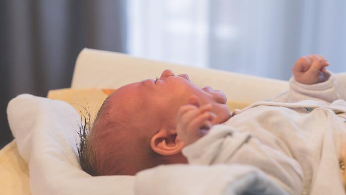 Pourquoi J Ai Choisi De Ne Pas Laisser Pleurer Bebe Femmes D Aujourd Hui Mamans