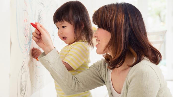 Mother and daughter drawing