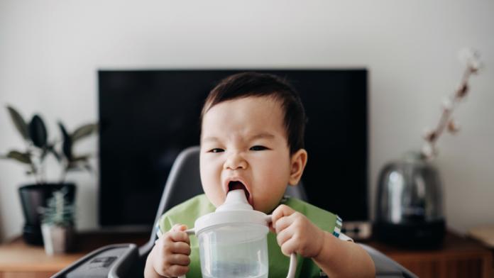 water drinken baby water drinken baby