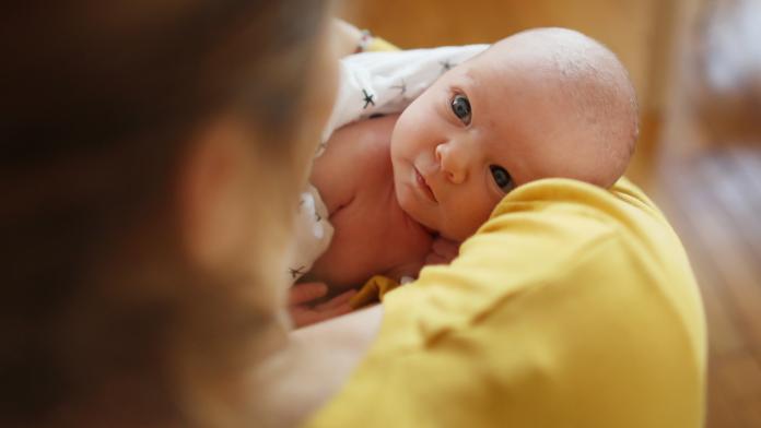 Faut Il Donner De L Eau A Un Bebe Quand Il Fait Chaud Femmes D Aujourd Hui Mamans