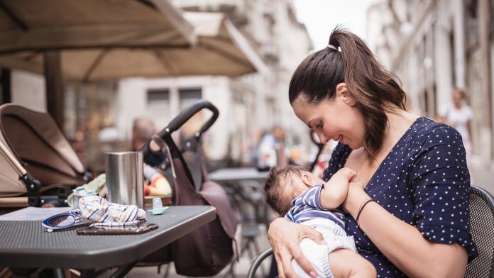 Nouveau Ne Qu Est Ce Que L Alimentation A La Demande Femmes D Aujourd Hui Mamans