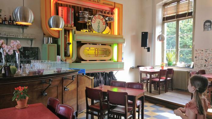 café modern kindvriendelijke brasserie