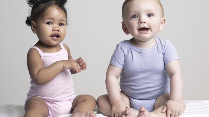 Baby girl and baby boy (6-9 months) sitting, portrait