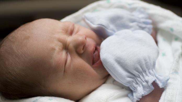 Newborn Baby baby krabt nageltjes jeuk