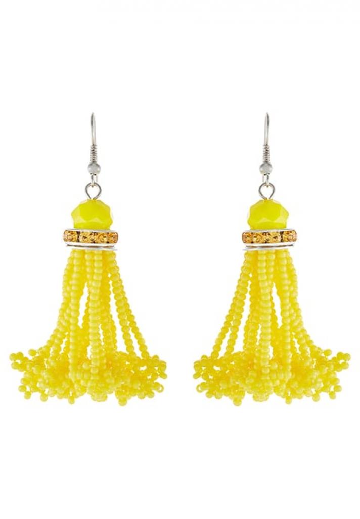 Des boucles d’oreilles à pampilles colorées
