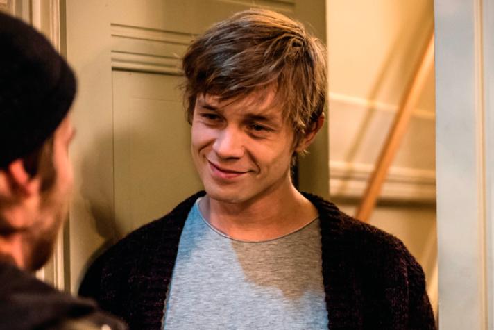 Er zitten veel mooie mannen (en vrouwen, uiteraard) in de film, waaronder Joren Seldeslachts – aka ieders jeugdliefde Blinker – en zelfs heel even zijn ‘Spitsbroers’-collega Oscar Willems.