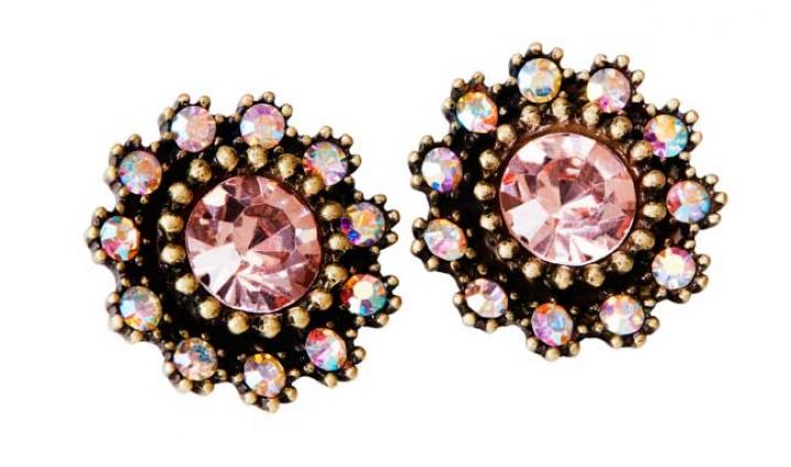 Oorbellen met namaakjuwelen