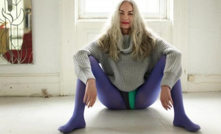 American Apparel 62-jarig Model