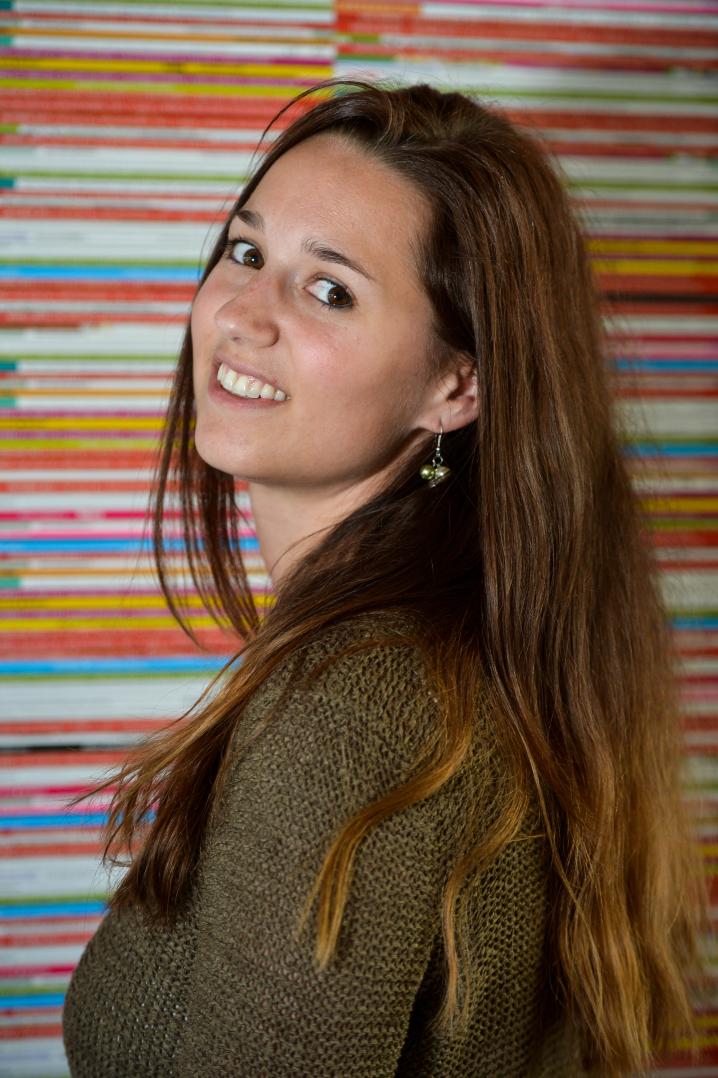 Lezeres Steffi poseert voor onze coverwall