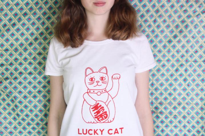T-shirt imprimé chat (20 €, sur Etsy.com).