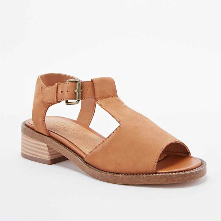 Out from Under bij Urban Outfitters - € 77