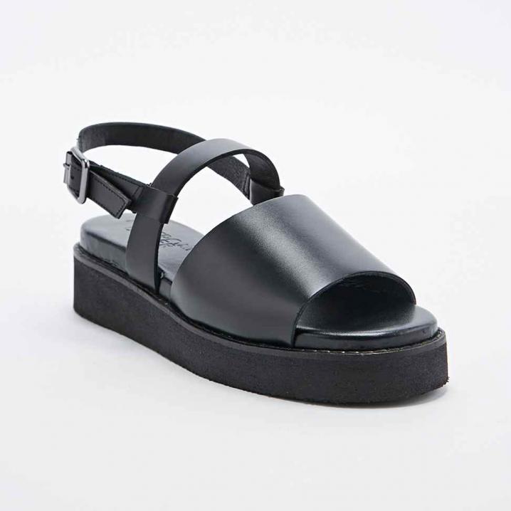 Out from Under bij Urban Outfitters - € 65
