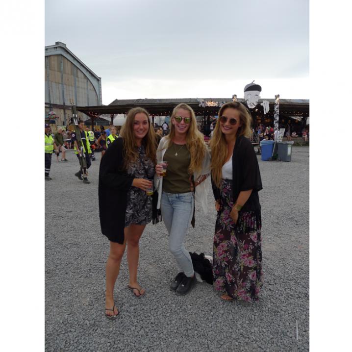 Charis (23), Jasmin (22) en Marieke (23)