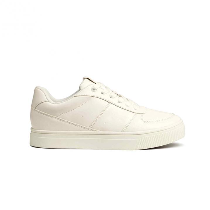 Sneakers blanches.