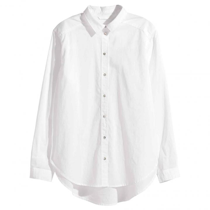 Une chemise blanche