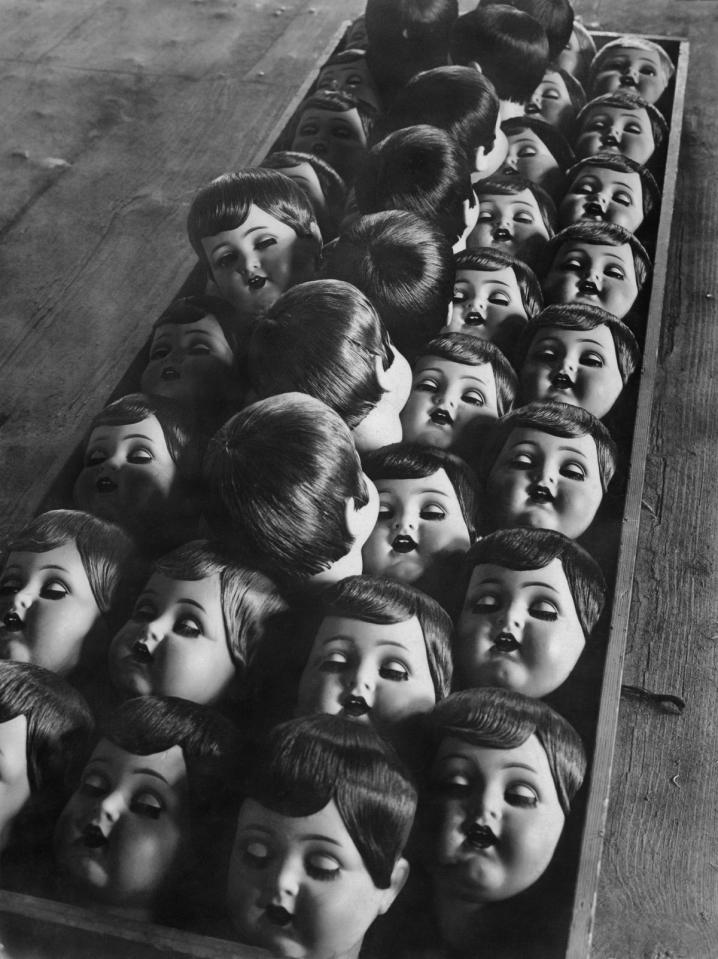 Un stock de têtes de poupée