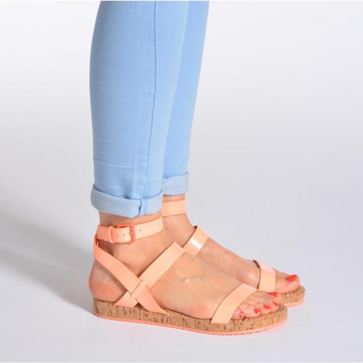 Koraalkleurige sandalen