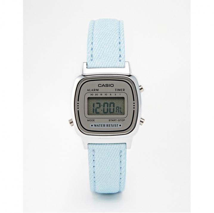 Horloge met babyblauw bandje