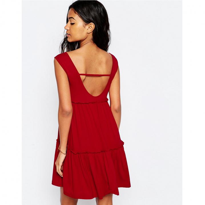 Rode jurk met open rug