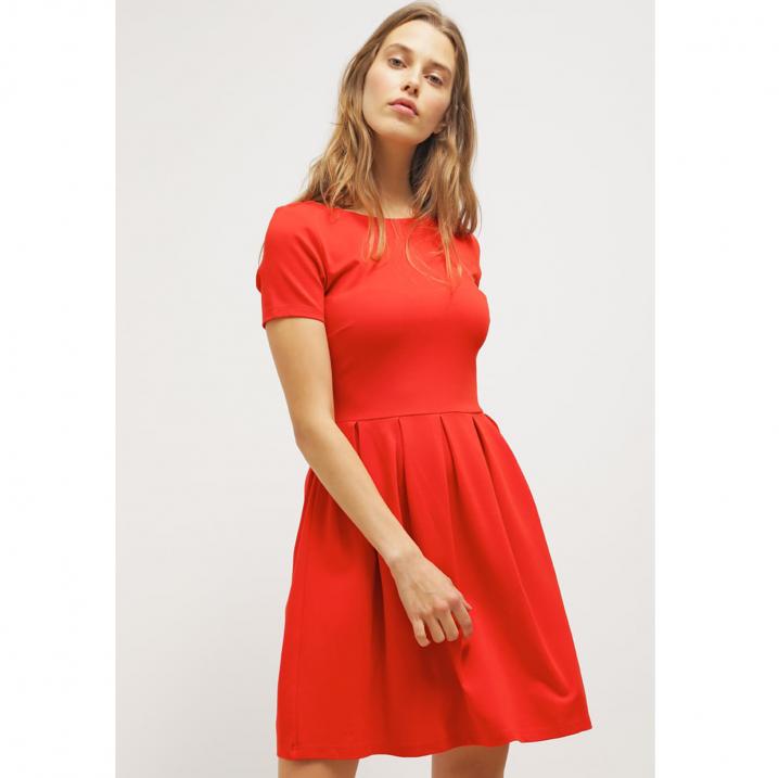 Rode jurk met A-lijnrok