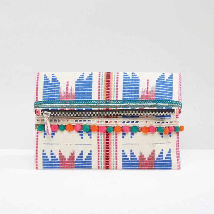 Pochette colorée à pompons