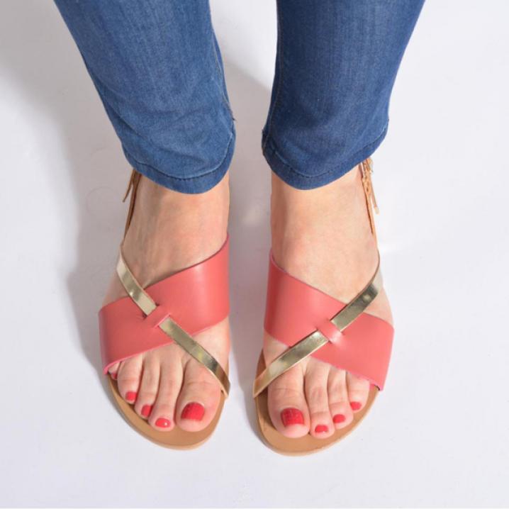 Roze sandalen met goudkleurig accent