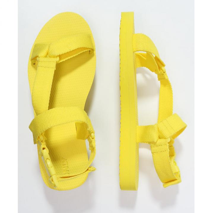 Gele sandalen