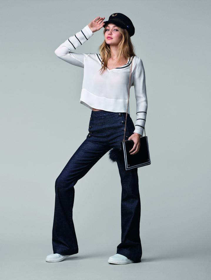 Witte transparante blouse + avondtasje met pompon