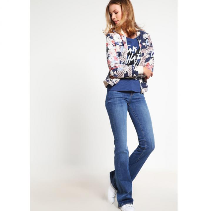 Aansluitende flared jeans