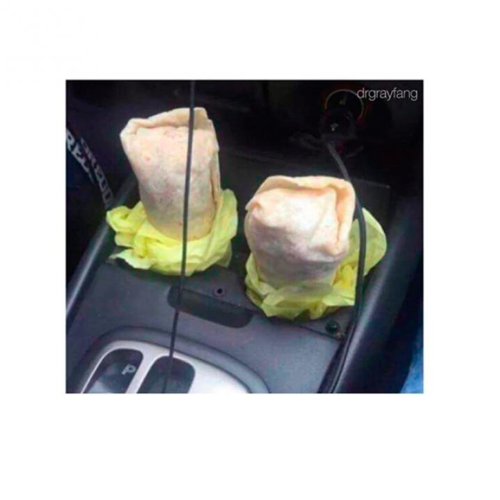 De geniale manier om burrito's in je auto te eten.