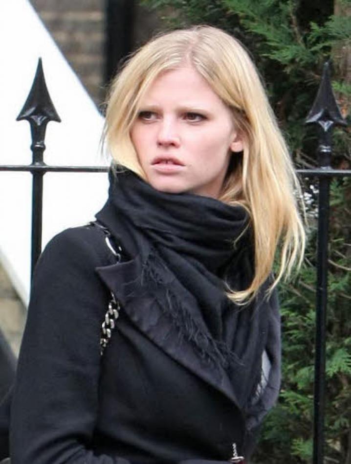 lara stone mooi