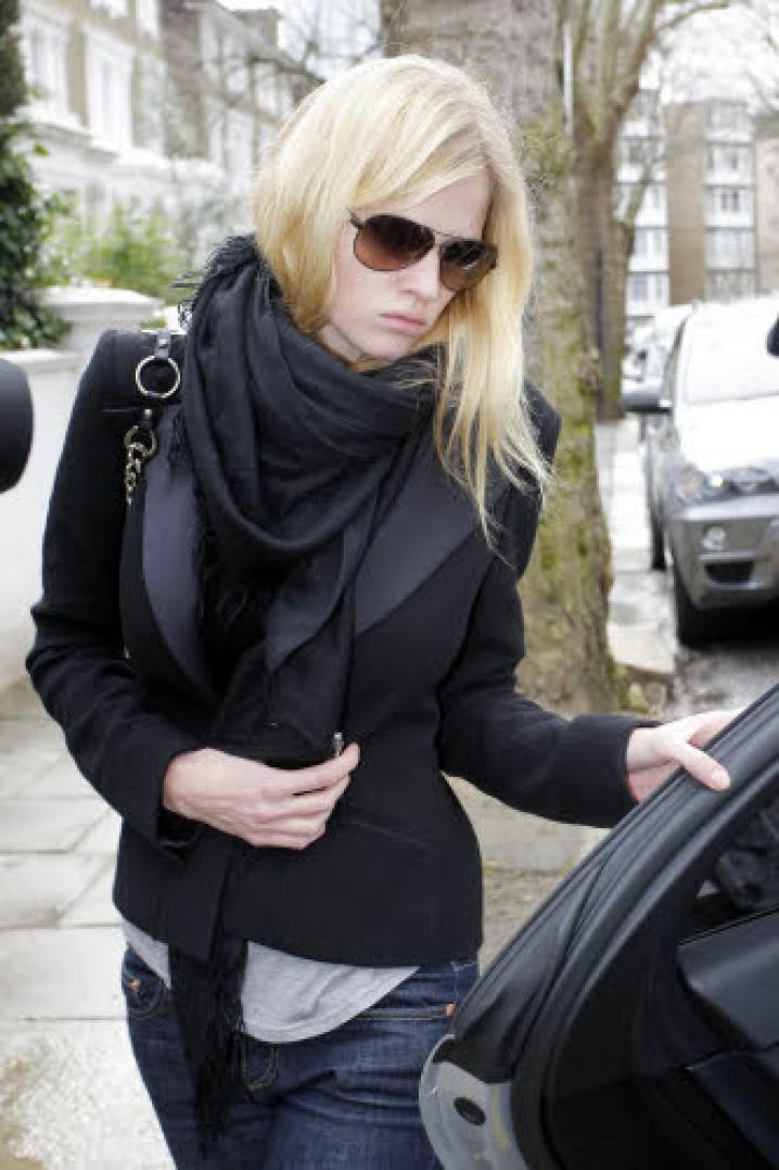xposure lara stone008