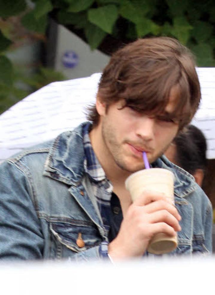  Ashton Kutcher (18)