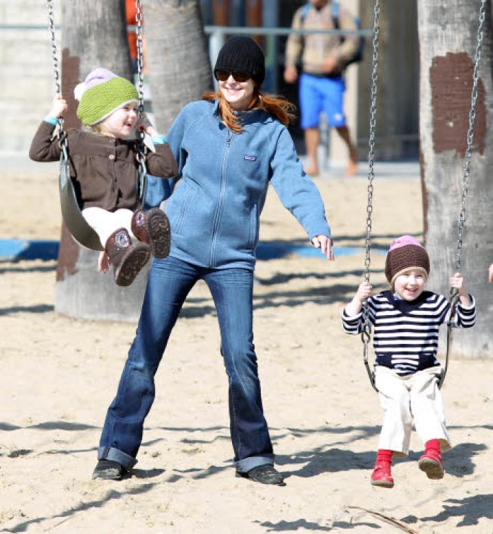 marcia Cross and her twin daughters Eden and Savannah3