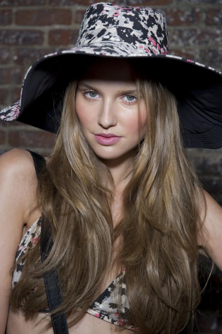 SS12 DKNY 681x1024
