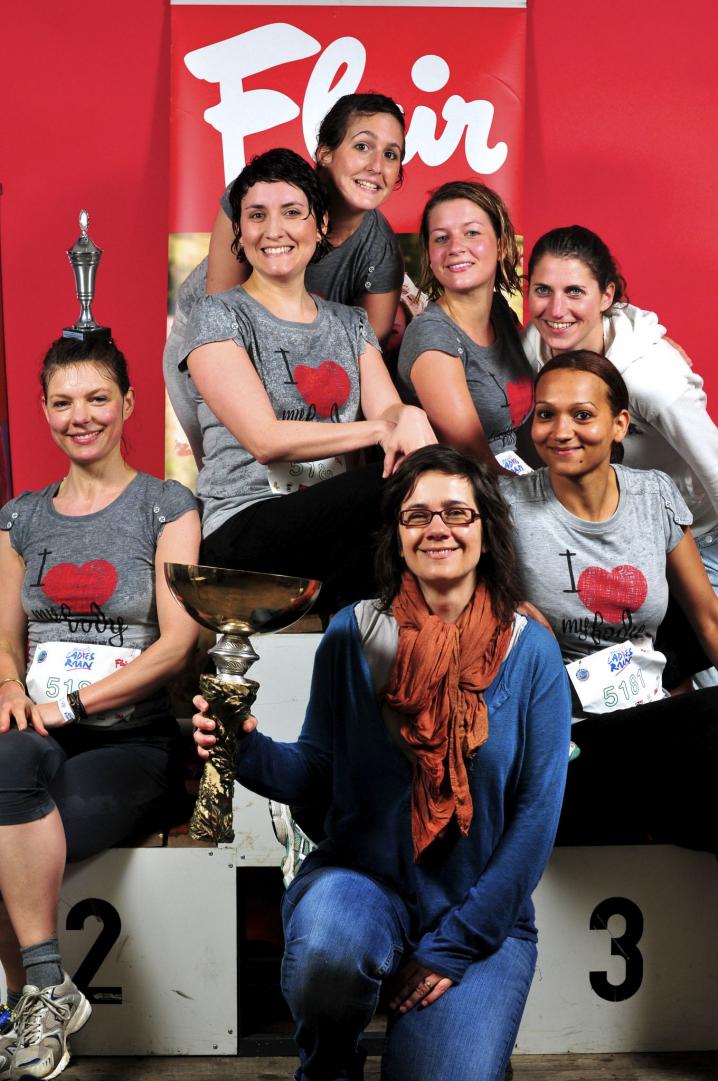 10Ladiesrun Flair team 001