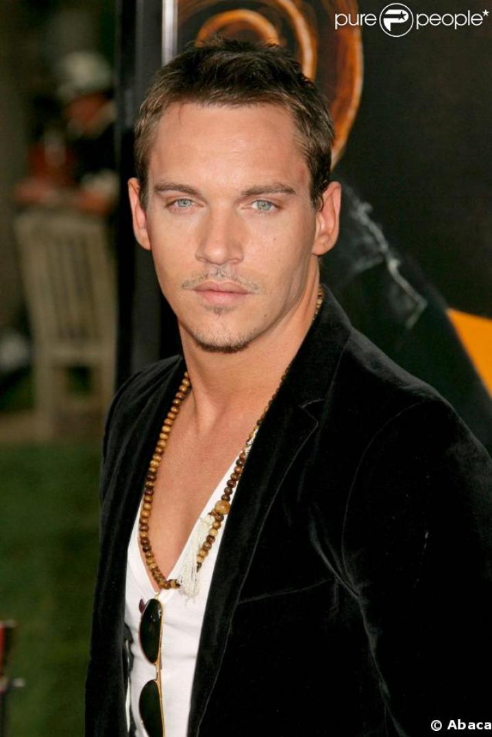 201977 jonathan rhys meyers a la premiere de 637x0 3