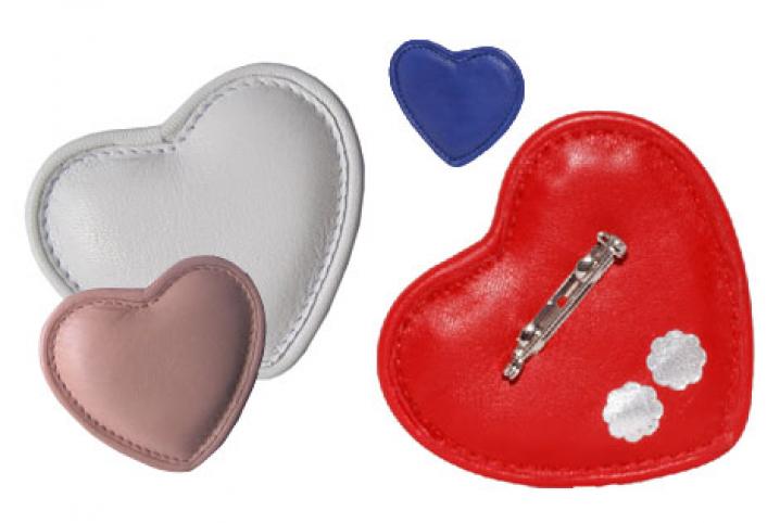 Packshot Heart Brooch Red 1