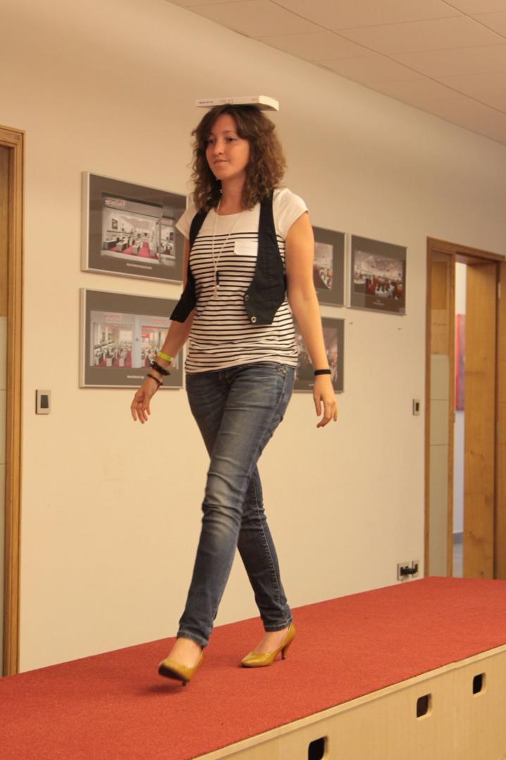 cours marcher en talons (50).JPG